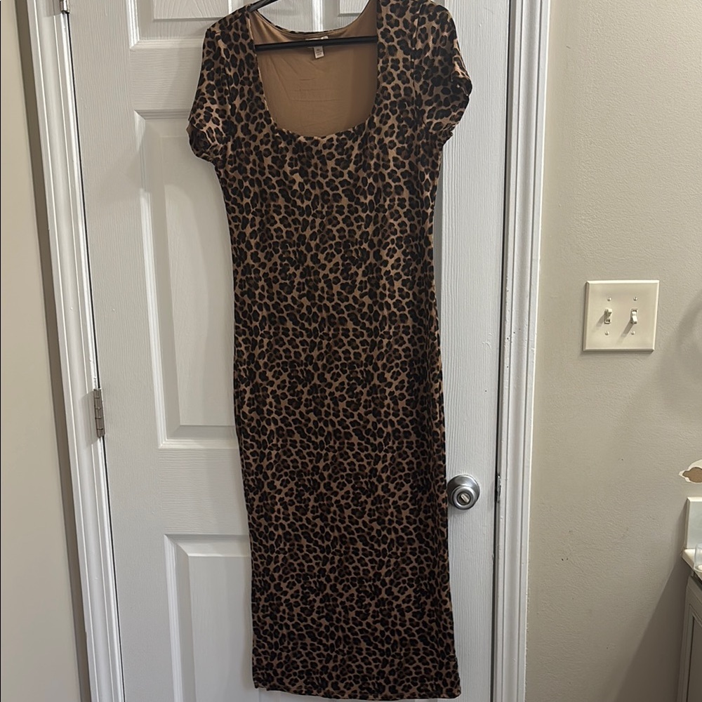 Tan Bodycon Maxi Dress with Scoop Neck for Night Out